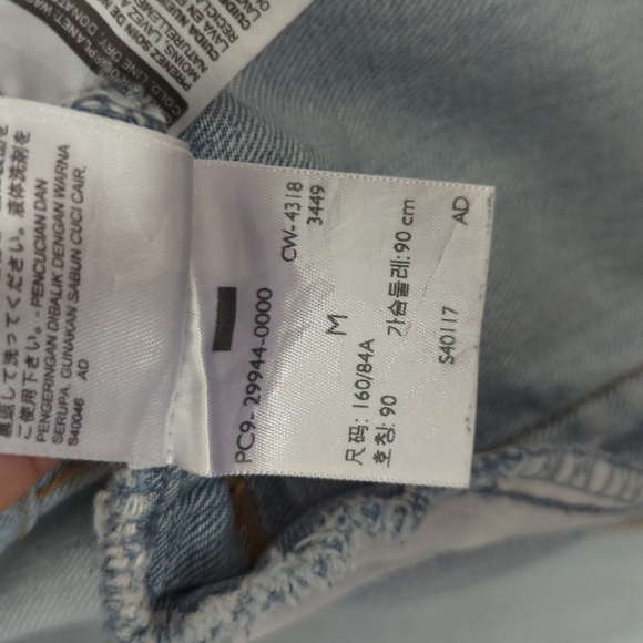 Women's Ex Boyfriend Levi's Jean Jacket Size Medium Light Wash Distressed - Picture 4 of 8